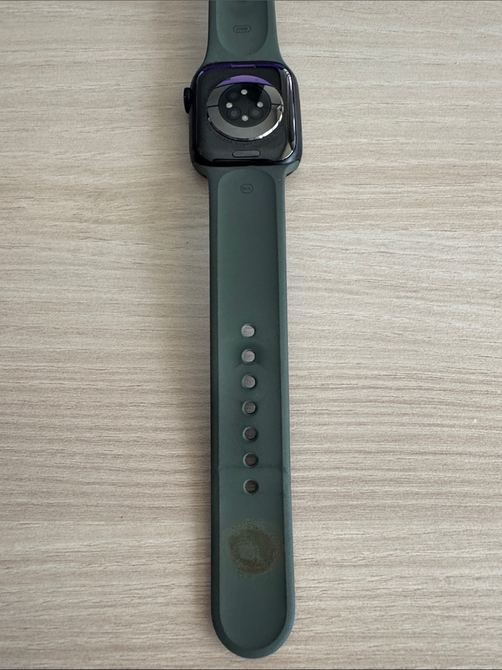 Apple Watch Series 7 GPS with Green Silicone Smartwatch Band - Picture 7 of 8